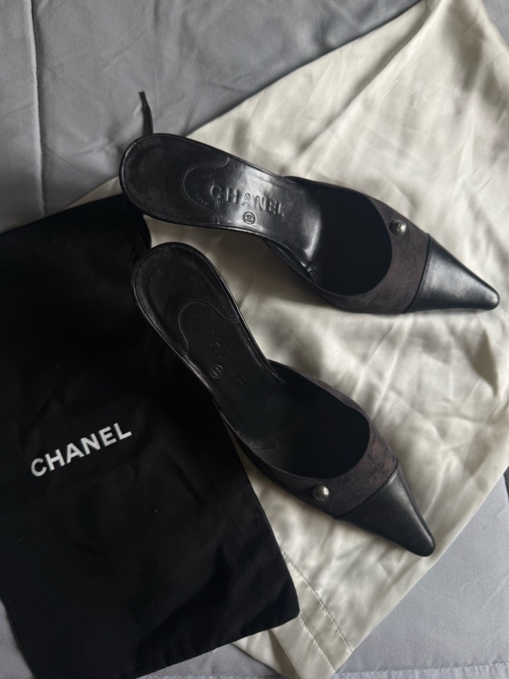 Vintage Chanel CC Logo Print Heeled Pointed-Toe Mules - Picture 3 of 12
